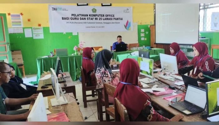PLN Dorong Cerdaskan Bangsa Melalui Bantuan Komputer, Printer dan Fasilitas Internet ke Sekolah di Palopo