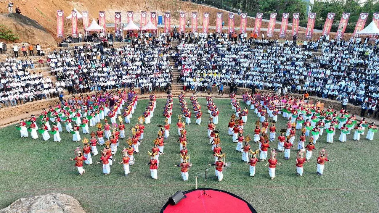 250 Penari Kolosal Binaan Disdik Makassar Warnai Pembukaan YCC Apeksi di Colloseum Tokka Tena Rata 2 250 Penari Kolosal Binaan Disdik Makassar Warnai Pembukaan YCC Apeksi di Colloseum Tokka Tena Rata