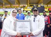 Gubernur Terima Penghargaan dari PGRI Peningkatan Layanan Mutu Pendidikan & Kesejahteraan Guru Sulsel