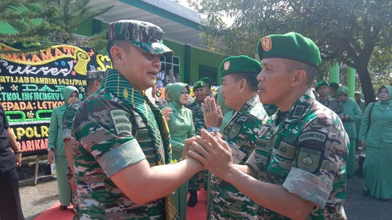 Kodim Pangkep Gelar Tradisi Lepas Sambut Dandim Baru 2 Kodim Pangkep Gelar Tradisi Lepas Sambut Dandim Baru