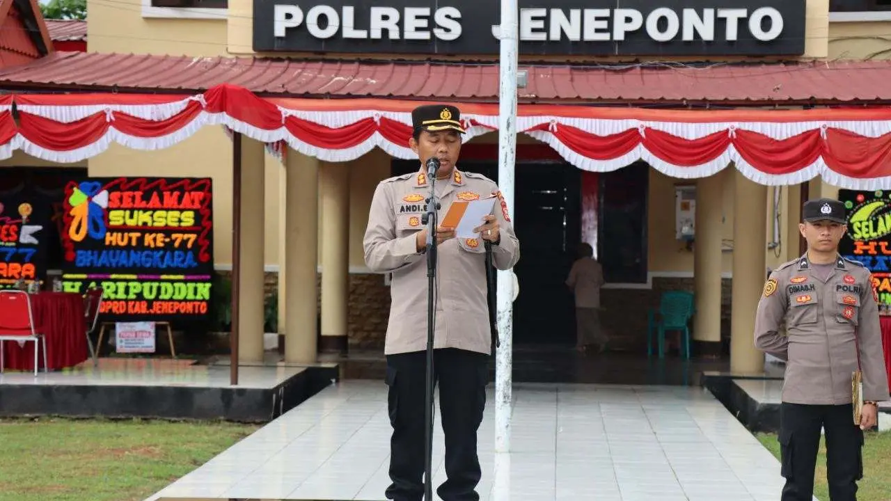 Pimpin Upacara Kenaikan Pangkat 10 Orang Anggotanya, Begini Pesan Kapolres Jeneponto