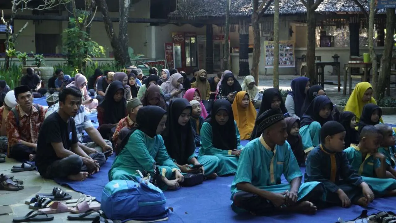 Peringati 10 Muharram, Manajemen Bugis Waterpark Ajak Panti Asuhan Yasinan dan Doa Bersama