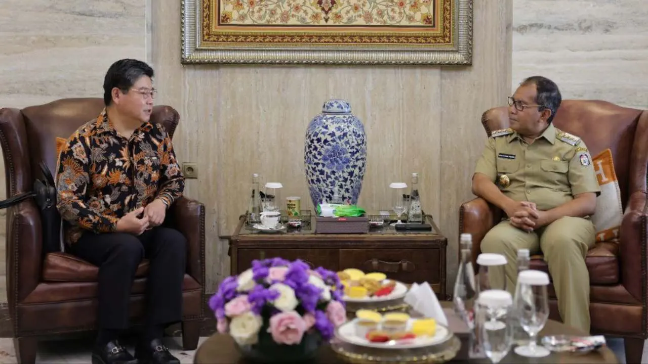 Walkot Danny Tandatangani MoU Layanan Publik Perbankan dengan Bank Mandiri