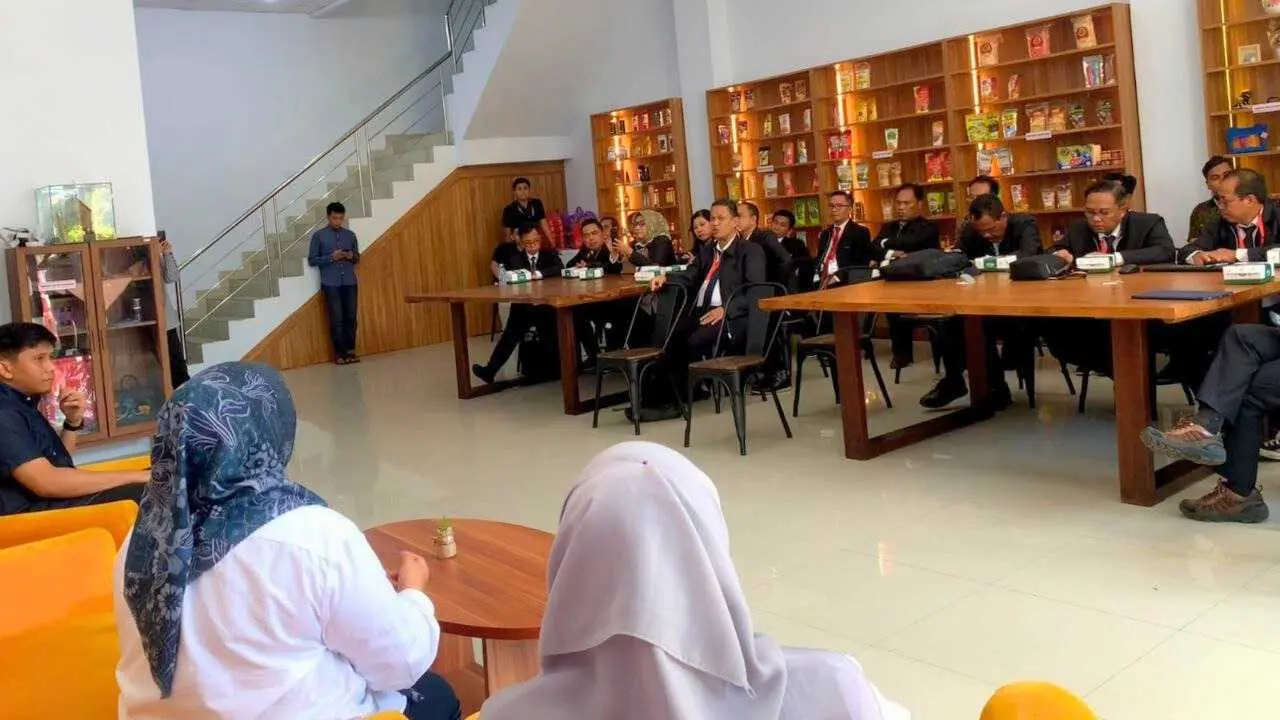 Diskop & Diskominfo Makassar Paparkan Inkubator UKM Dihadapan Rombongan Latpim Bali 2 Diskop & Diskominfo Makassar Paparkan Inkubator UKM Dihadapan Rombongan Latpim Bali