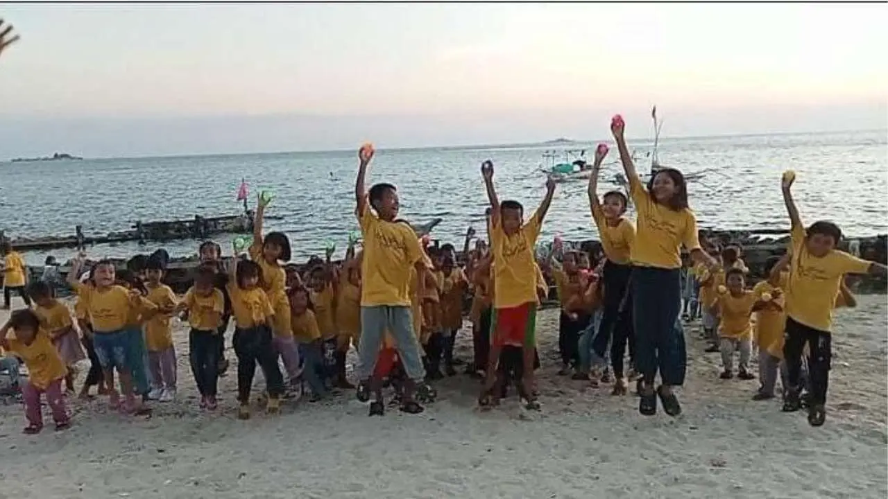 Peduli Dunia Pendidikan, PLN Hadirkan Pendampingan Literasi Anak di Pulau Sanane 3 Peduli Dunia Pendidikan, PLN Hadirkan Pendampingan Literasi Anak di Pulau Sanane