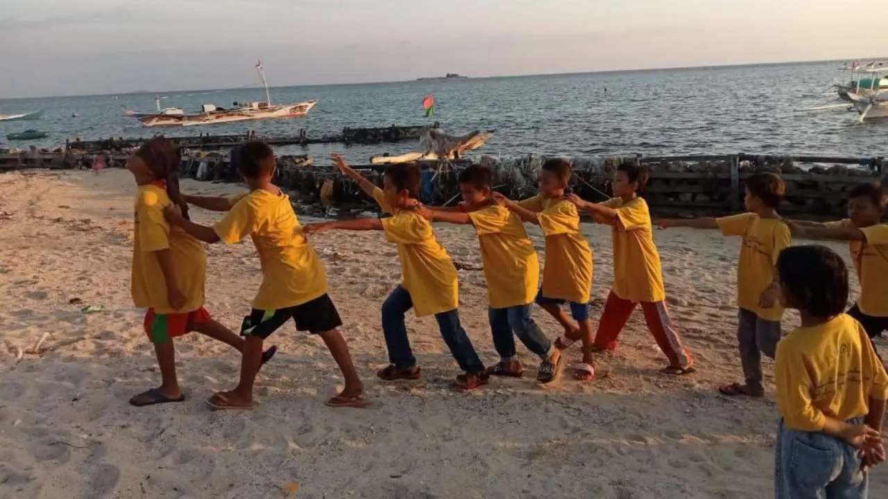 Peduli Dunia Pendidikan, PLN Hadirkan Pendampingan Literasi Anak di Pulau Sanane 2 Peduli Dunia Pendidikan, PLN Hadirkan Pendampingan Literasi Anak di Pulau Sanane