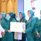 Serahkan Penghargaan Kepada Ketua TP PKK Gowa Dalam HKG Ke-51, Ini Pesan Naoemi Octarina