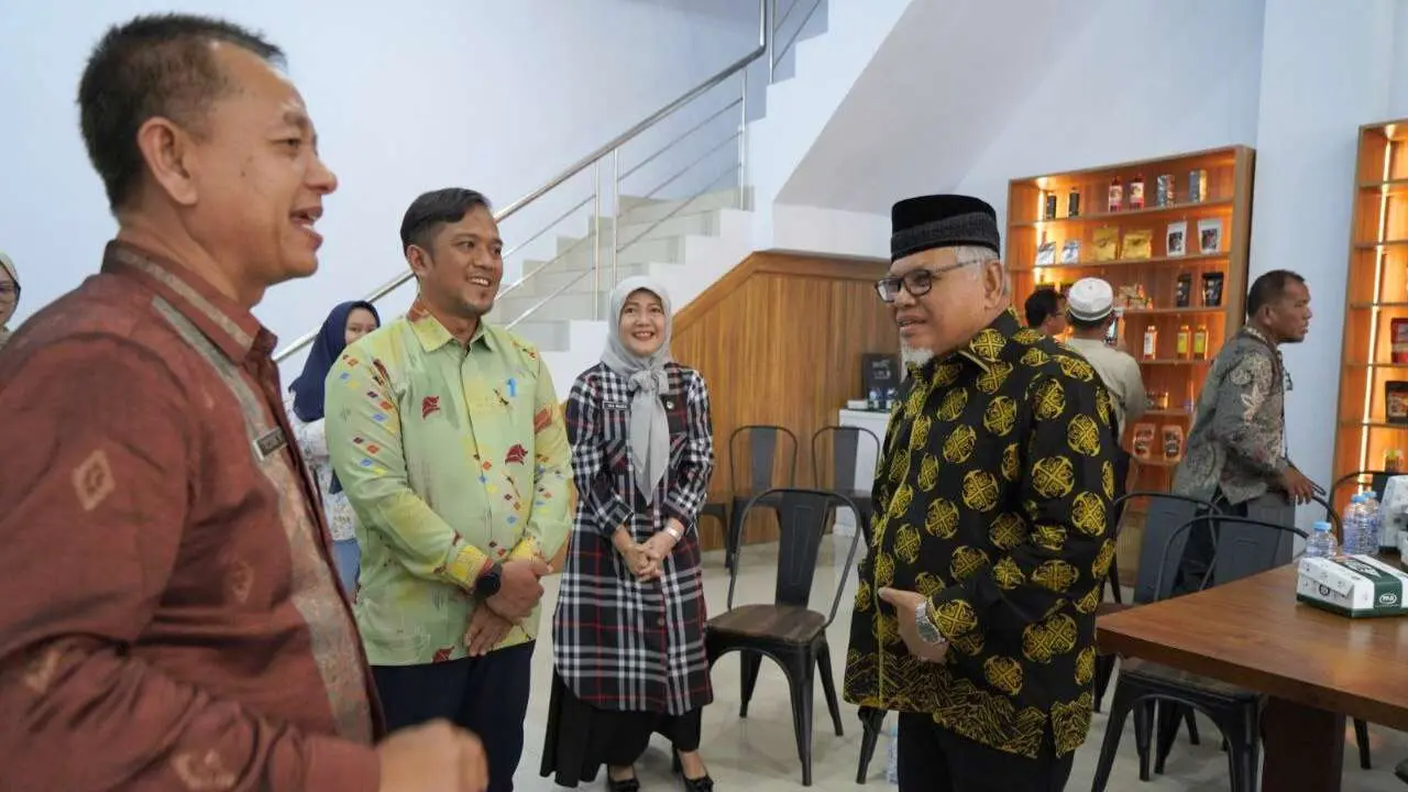 Kadiskop Makassar Terima Wawali Sawahlunto di Inkubator UMKM