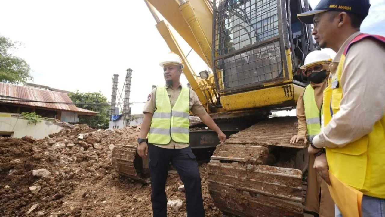 Gubernur Andi Sudirman Tinjau Pembangunan Jembatan Sungai Malango di Torut