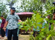 Hijaukan Lingkungan Selamatkan Bumi, Gubernur Tanam 500 Pohon Produktif di Bone
