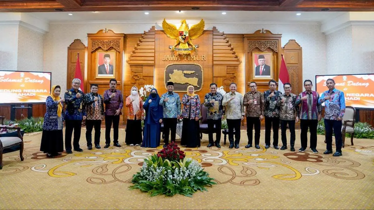 Didampingi Ketua PKK Noaemi Octarina, Gubernur Sulsel Bertemu Gubernur Jatim Perkuat Kerjasama