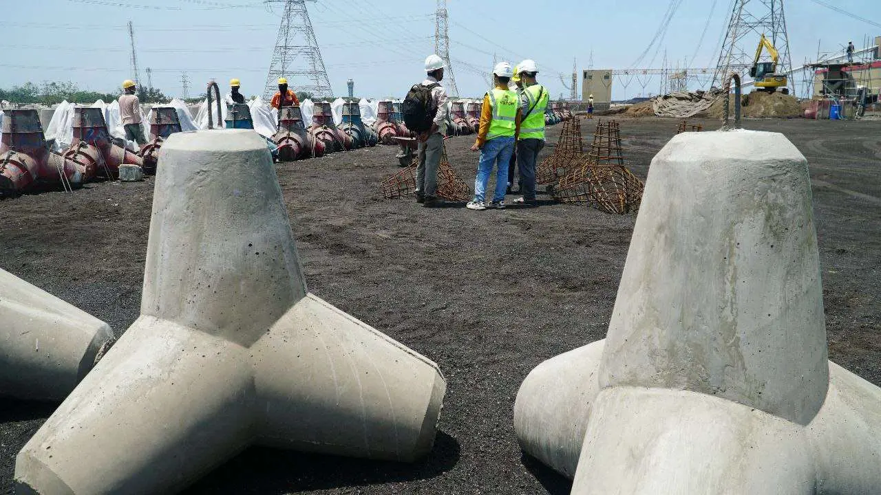 PLN Berhasil Kelola FABA Hingga 1,45 Juta Ton untuk Dimanfaatkan Jadi Material Batako hingga Tanggul Laut