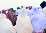 Ratusan Warga Shalat Idul Adha di Puncak Gunung Lompobattang