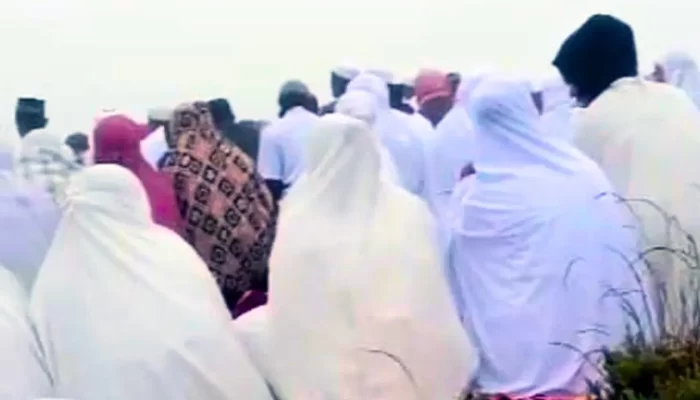 Ratusan Warga Shalat Idul Adha di Puncak Gunung Lompobattang