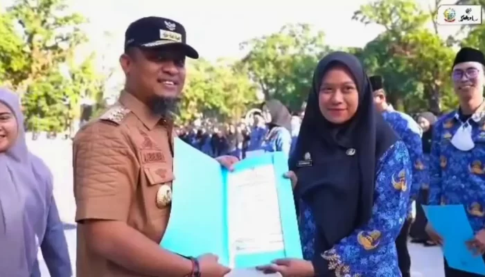 Gubernur Sulsel Serahkan 3.908 SK Pengangkatan Guru yang Lulus PPPK 2022