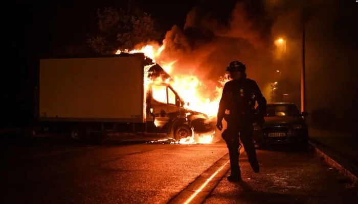 Kerusuhan di Prancis, Para Demonstran Serang Rumah Wali Kota