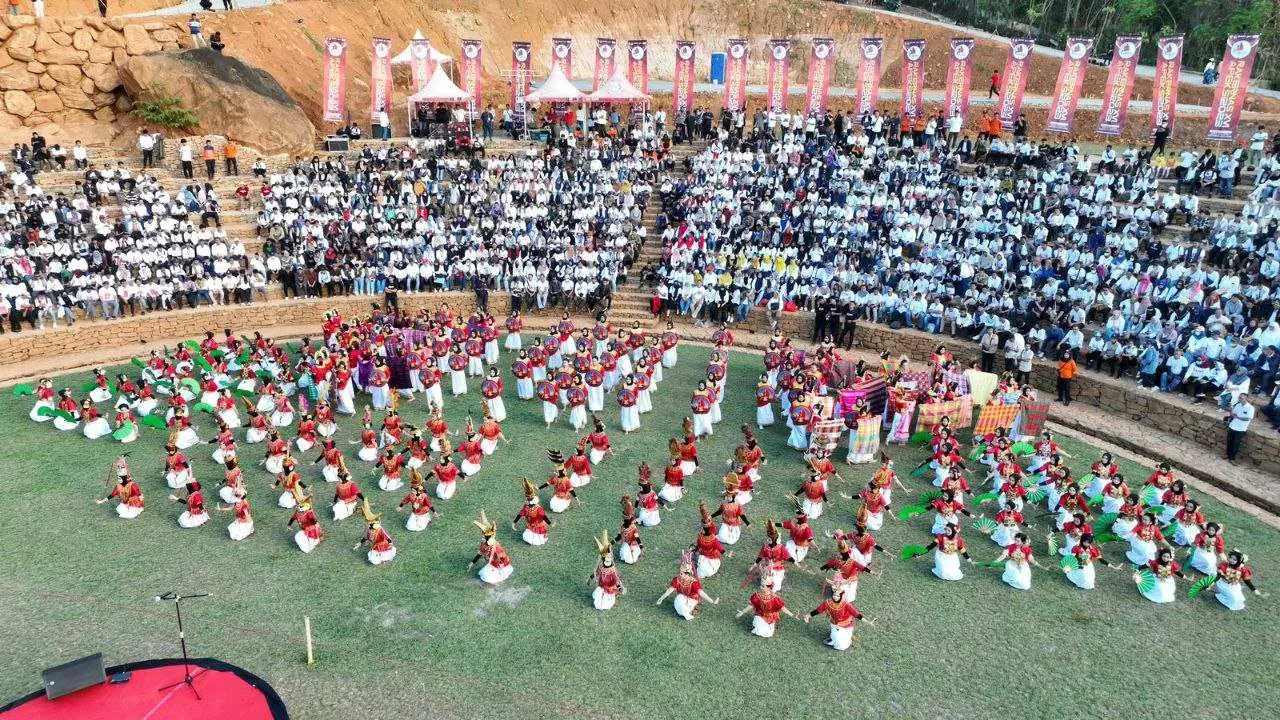 250 Penari Kolosal Binaan Disdik Makassar Warnai Pembukaan YCC Apeksi di Colloseum Tokka Tena Rata 3 250 Penari Kolosal Binaan Disdik Makassar Warnai Pembukaan YCC Apeksi di Colloseum Tokka Tena Rata