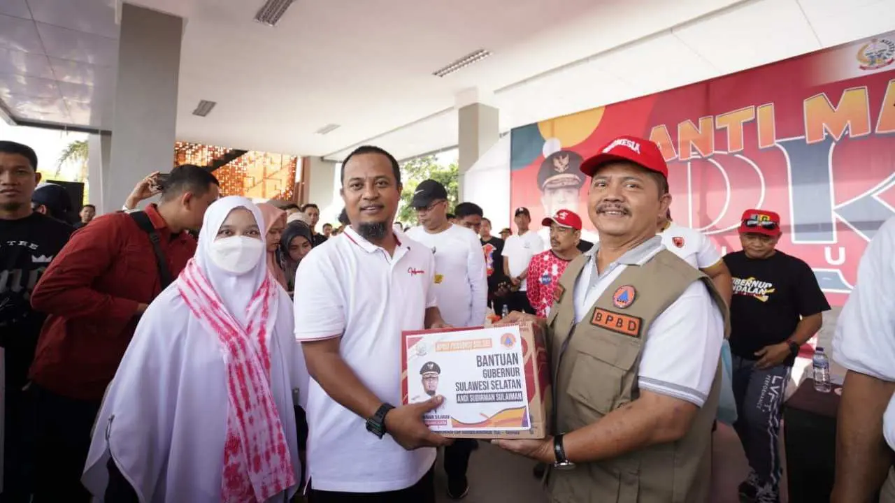 Di Bulukumba, Gubernur Andalan Serahkan Bantuan di Kegiatan Anti Mager 10 Tahun PKH 2 Di Bulukumba, Gubernur Andalan Serahkan Bantuan di Kegiatan Anti Mager 10 Tahun PKH