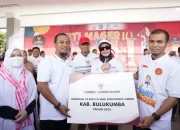 Di Bulukumba, Gubernur Andalan Serahkan Bantuan di Kegiatan Anti Mager 10 Tahun PKH