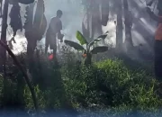 Camat Manggala Terjunkan Damtor Atasi Kebakaran Lahan Kosong Antara Rumah Warga