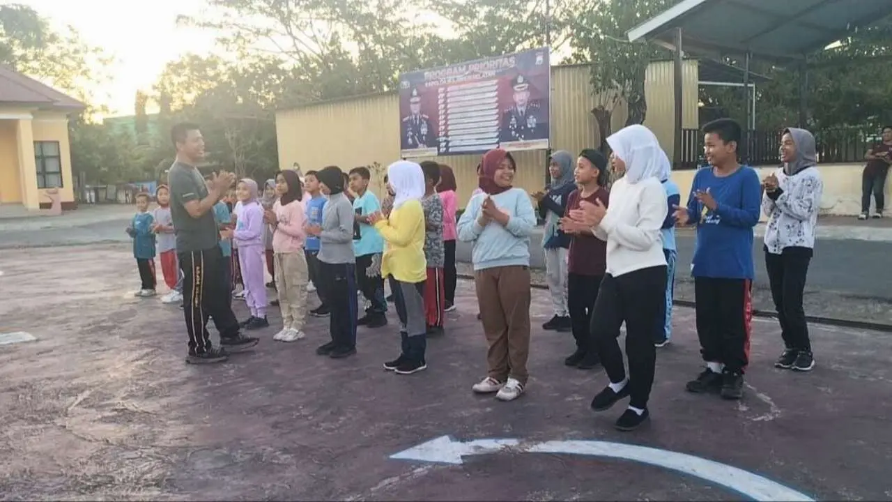 Sambut HUT Lalu Lintas ke-68, Satlantas Polres Jeneponto Sosialisasi Pocil di SD 3 Sambut HUT Lalu Lintas ke-68, Satlantas Polres Jeneponto Sosialisasi Pocil di SD