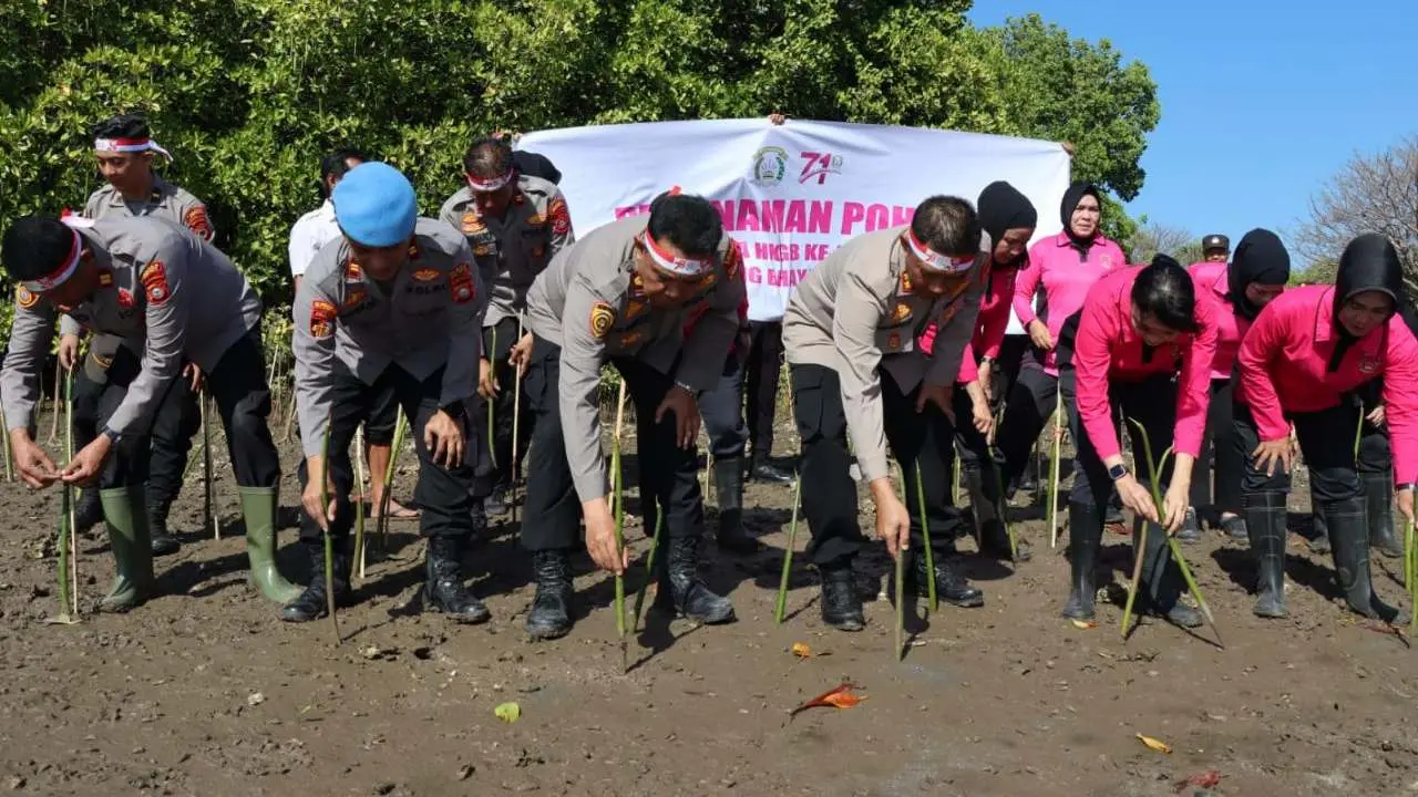 HUT ke-78 RI, Polres Jeneponto Tanam Bibit Pohon Mangrove di Tarusang 2 HUT ke-78 RI, Polres Jeneponto Tanam Bibit Pohon Mangrove di Tarusang