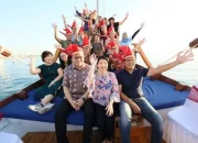 Danny Pomanto Bangun Keakraban dengan Pejabat Singapura di Atas Kapal Pinisi