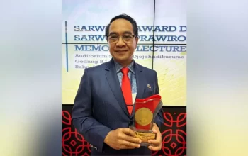 Rektor Unhas Terima Penghargaan Sarwono Prawirohardjo Memorial Lecture 2023 dari BRIN