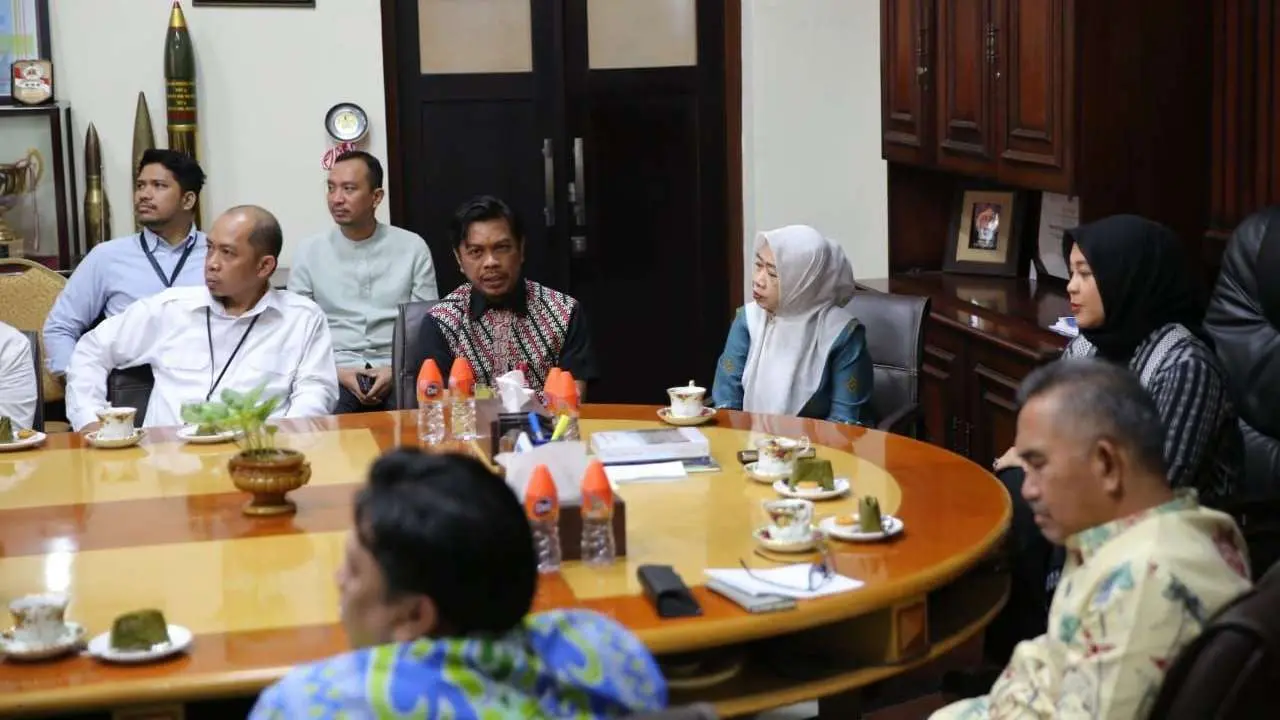Firman Pagarra Jelaskan Langsung Aplikasi “PAKINTA” di Hadapan Wali Kota Tarakan