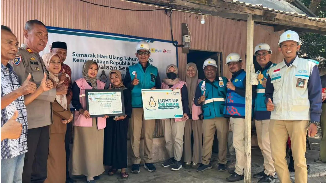 Sambungan Listrik Gratis bagi 449 pelanggan oleh PLN UID Sulselrabar dalam Program Light Up The Dream