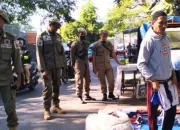 PK5 Jualan Diatas Bahu Jalan, Satpol PP Makassar BKO Kec. Panakkukang Lakukan Peneguran Secara Humanis