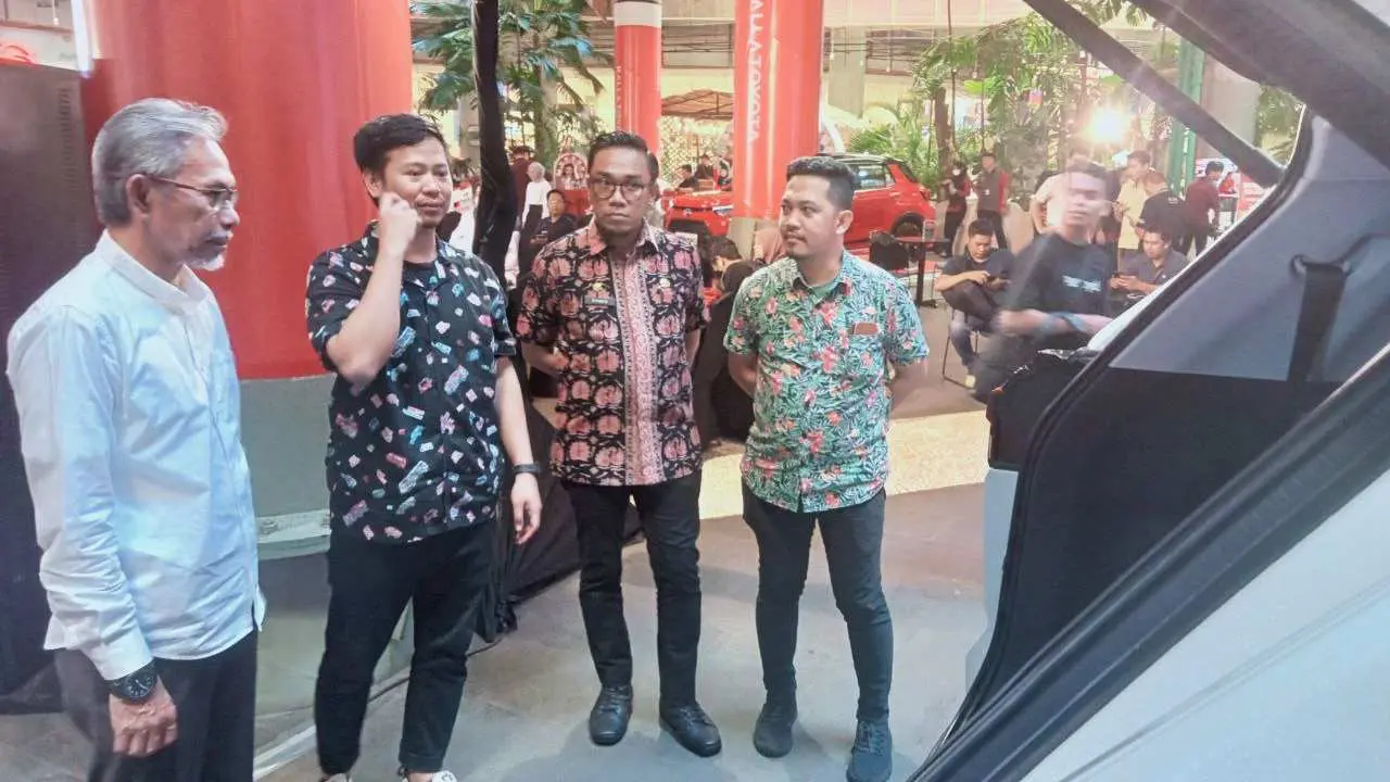 Public Display Merdeka Auto Show Resmi Dibuka, Kalla Toyota Hadirkan Promo Spesial 2 Public Display Merdeka Auto Show Resmi Dibuka, Kalla Toyota Hadirkan Promo Spesial