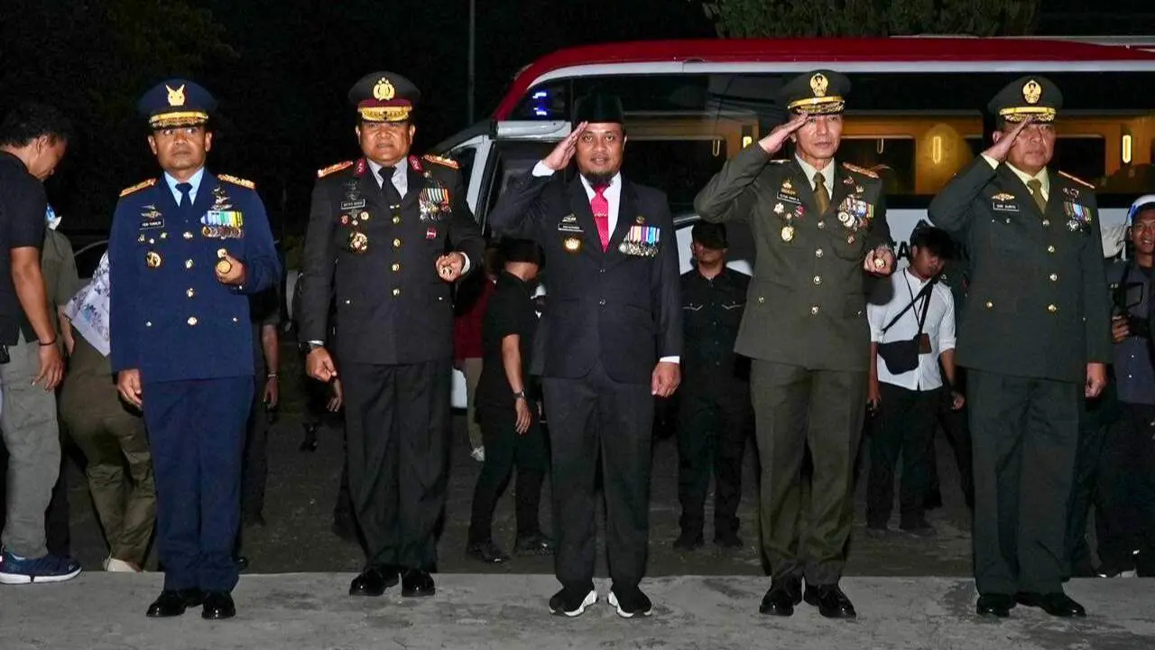 Gubernur Sulsel Hadiri Apel Kehormatan & Renungan Suci 78 Tahun Kemerdekaan RI 3 Gubernur Sulsel Hadiri Apel Kehormatan & Renungan Suci 78 Tahun Kemerdekaan RI