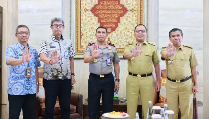 Wali kota Makassar didampingi Kepala Kesbangpol Terima Kunjungan Kepala BNN Sulsel Baru