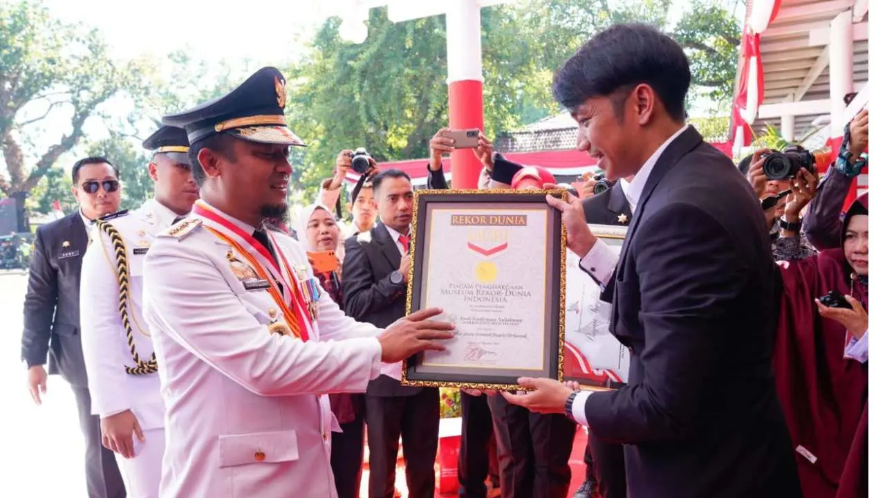 Galakkan Sulsel Anti Mager, Gubernur Andi Sudirman Terima Penghargaan Museum Rekor MURI