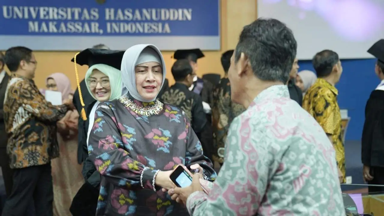 Hadiri Pengukuhan Guru Besar Prof Asri Jaya, Indira Yusuf Ismail Sampaikan Dukungan Penuh 2 Hadiri Pengukuhan Guru Besar Prof Asri Jaya, Indira Yusuf Ismail Sampaikan Dukungan Penuh