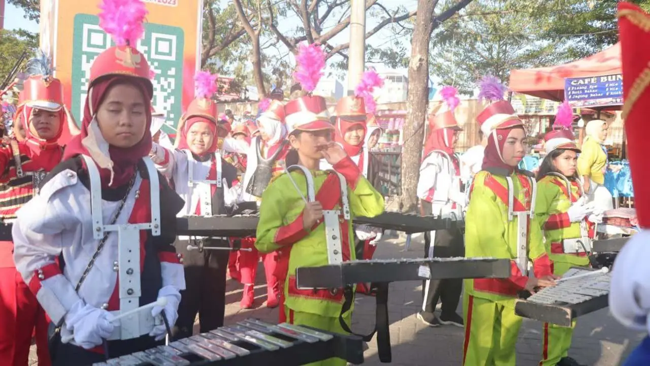 Ratusan Siswa SD-SMP Mengikuti Karnaval dan Drumband di Makassar F8 2 Ratusan Siswa SD-SMP Mengikuti Karnaval dan Drumband di Makassar F8