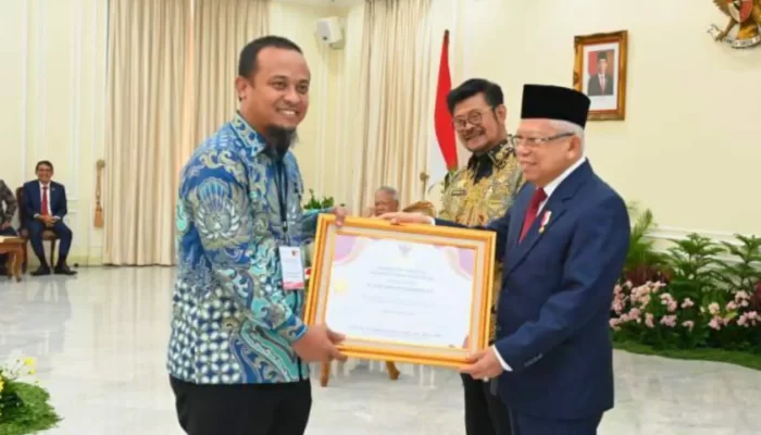 Berhasil Tingkatkan Produksi Pertanian, Gubernur Andi Sudirman Raih Penghargaan Adhikarya Nararya