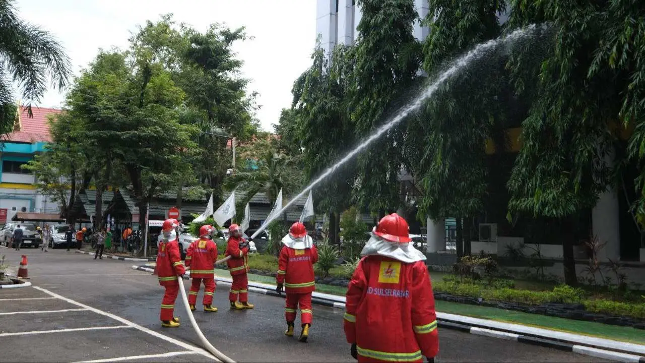 PLN Sulselrabar Gelar Simulasi Tanggap Darurat, Antisipasi Bahaya di Lingkungan Kerja