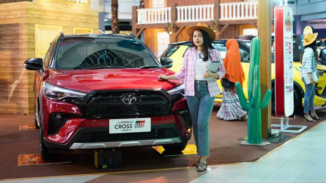 20 Unit Line Up Toyota di Pamerkan di Public Display Saletember Deal by Kalla Toyota di Mal Ratu Indah