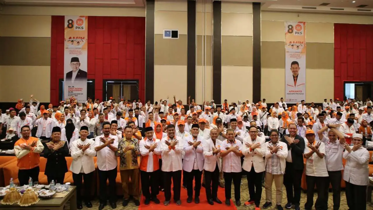 Presiden PKS Bakar Semangat Kader dan Caleg PKS se-Sulsel 2 Presiden PKS Bakar Semangat Kader dan Caleg PKS se-Sulsel