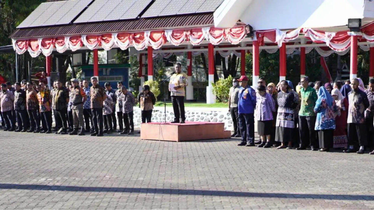 Pimpin Apel Pagi, Pj Gubernur Sulsel Minta ASN & Non ASN Harus Jaga Netralitas 2 Pimpin Apel Pagi, Pj Gubernur Sulsel Minta ASN & Non ASN Harus Jaga Netralitas