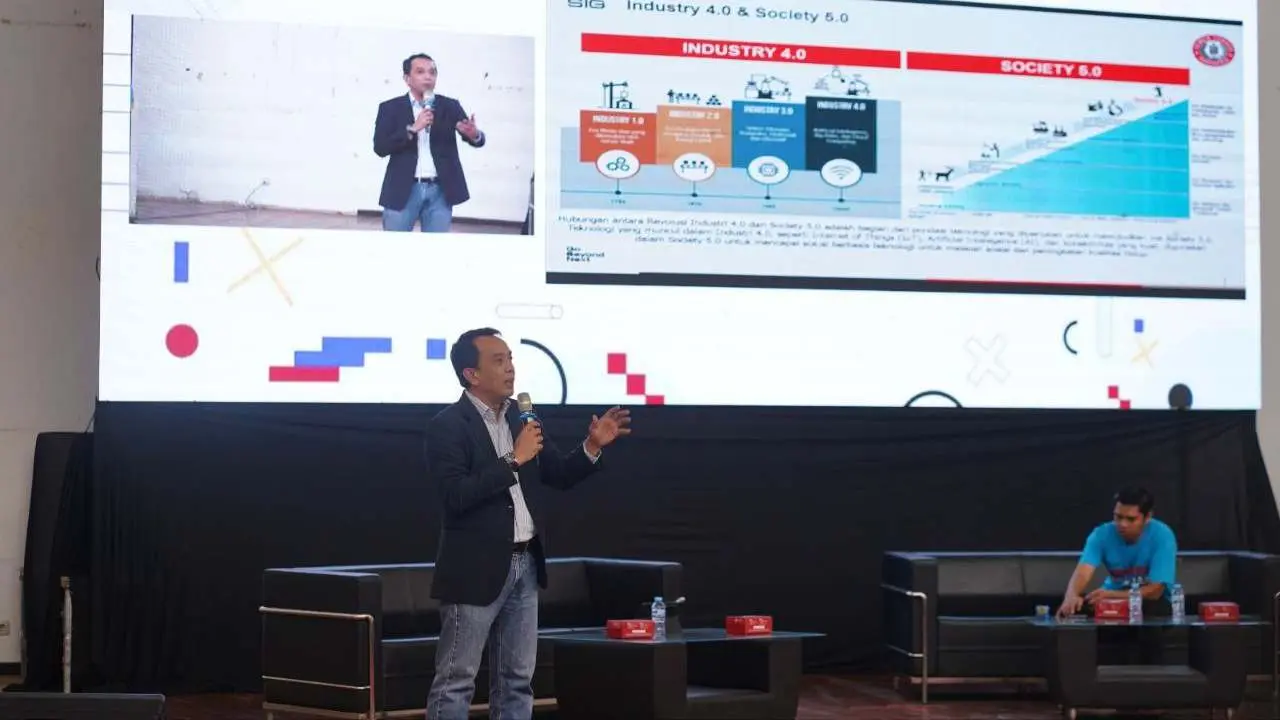 Dirut PT Semen Tonasa Berikan Kuliah Umum di PNUP Bahas Implementasi Industri 4.0 