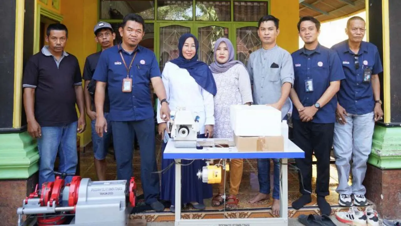 Dukung Pengembangan Ekonomi Masyarakat, 2 Kelompok Usaha Dapat Bantuan dari PT Semen Tonasa