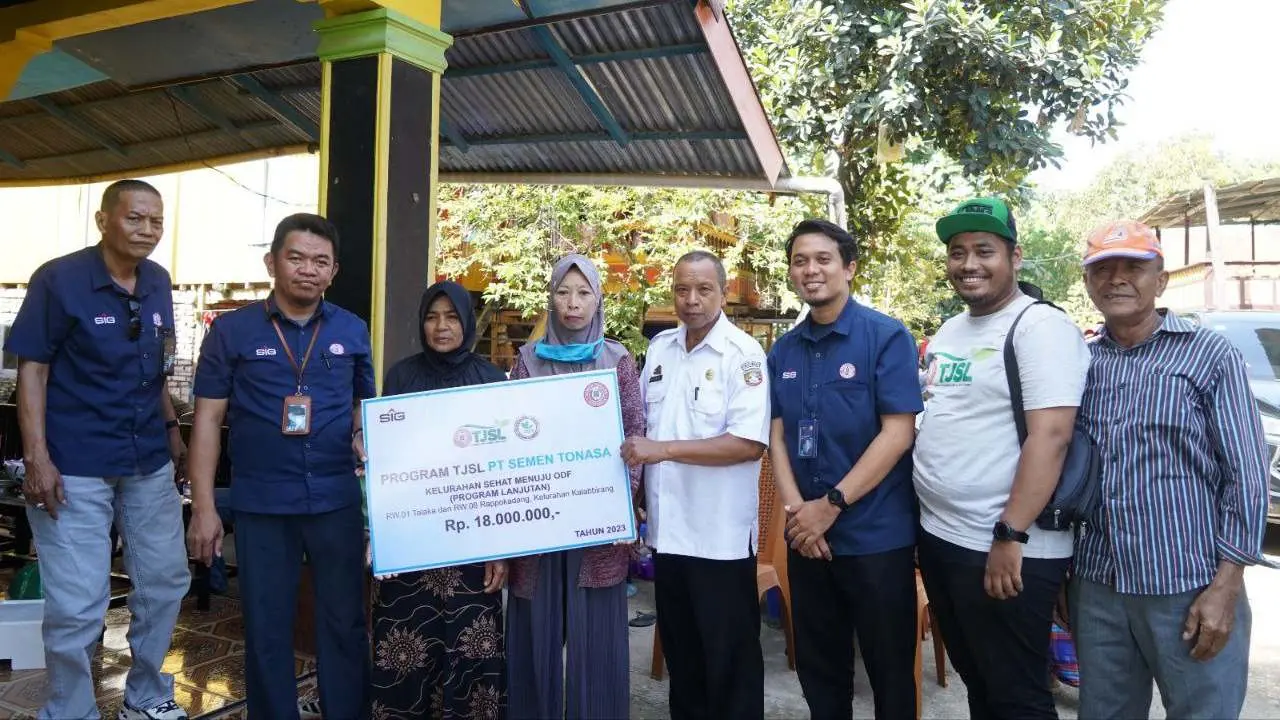 Dukung Pengembangan Ekonomi Masyarakat, 2 Kelompok Usaha Dapat Bantuan dari PT Semen Tonasa 2 Dukung Pengembangan Ekonomi Masyarakat, 2 Kelompok Usaha Dapat Bantuan dari PT Semen Tonasa