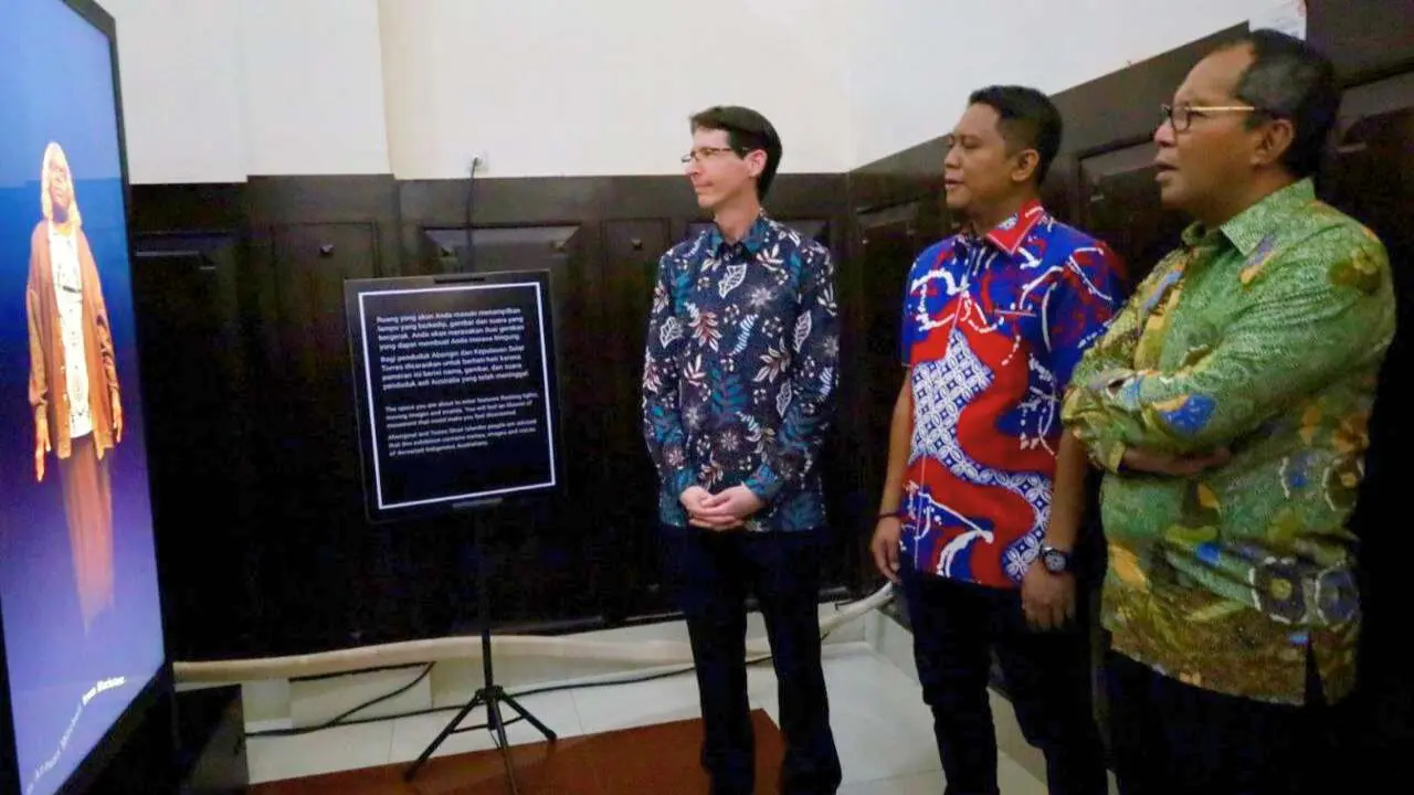 Pameran Walking Through A Songline di Museum Kota Makassar Resmi Dibuka