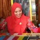 Sofha Marwah Kagumi Keunikan Tenun Sutera Wajo