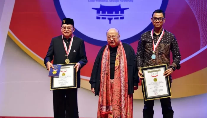 Jadi Tokoh Inspiratif Dunia, Biografi Jokowi Tulisan Dirut PLN Terbit di Korea