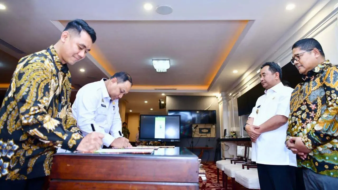Pertama di KTI, Pemprov Sulsel & Bank Sulselbar Luncurkan Kartu Kredit Pemerintah 2 Pertama di KTI, Pemprov Sulsel & Bank Sulselbar Luncurkan Kartu Kredit Pemerintah