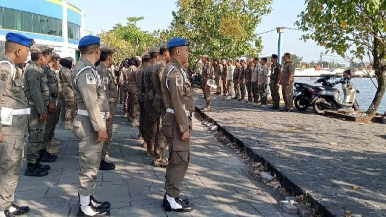 Apel dan pengarahan dari Kasatpol PP Makassar untuk pelaksanaan Penertiban Pak Ogah